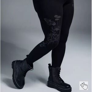 Torrid NWT Nightfall Mushrooms, Moths & Skulls Leggings